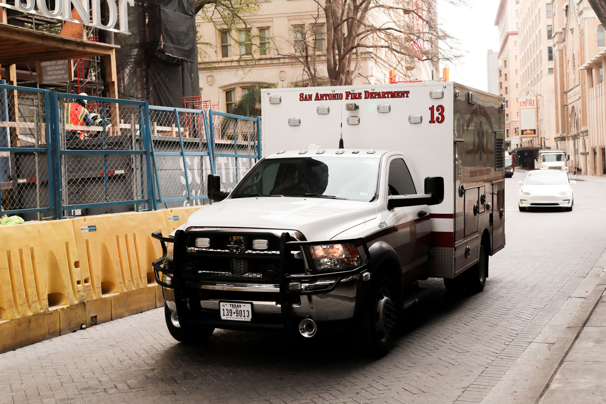 Girl steals ambulance with affected person and medics inside Girl steals ambulance with affected person and medics inside