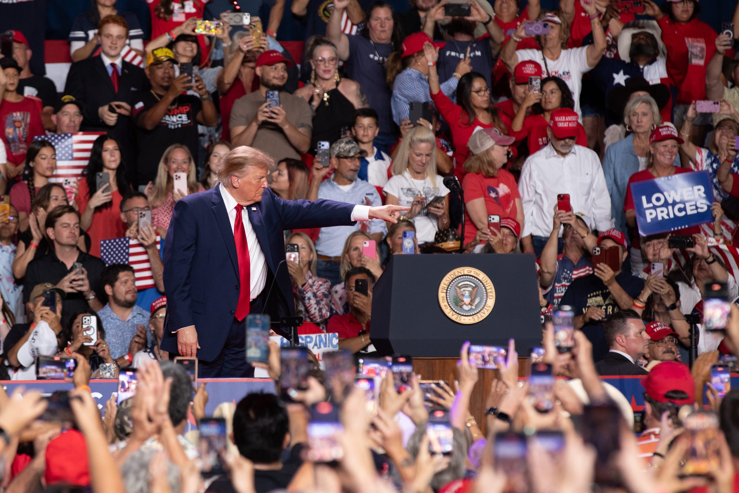 Photo: San Antonio Report Trump Faces Protests at San Antonio Rally to Support Attorney General Ken Paxton